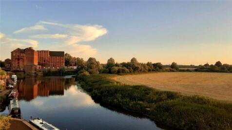 King Johns Court, Tewkesbury... 4 bed end of terrace house for sale