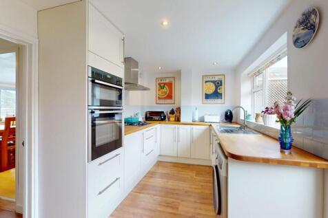 Neville Road, Otley, LS21 3 bed terraced house for sale