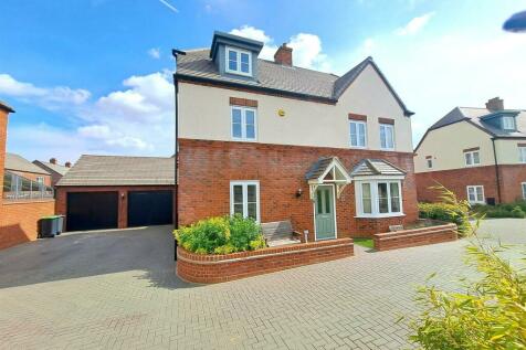 5 bedroom detached house for sale