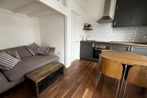 Studio flat for sale