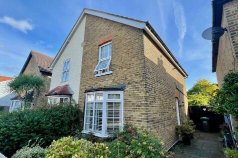 2 bedroom semi-detached house for sale