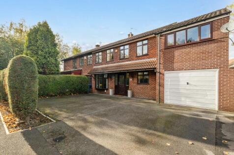 4 bedroom semi-detached house for sale