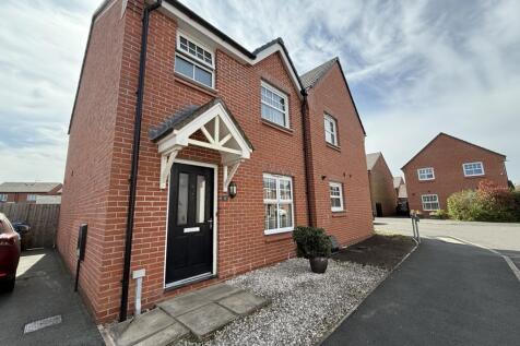 3 bedroom semi-detached house for sale