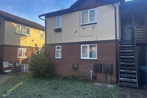 Studio flat for sale