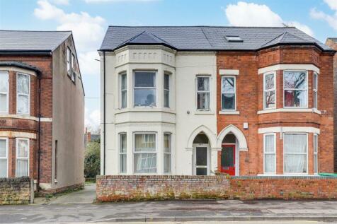 5 bedroom semi-detached house for sale