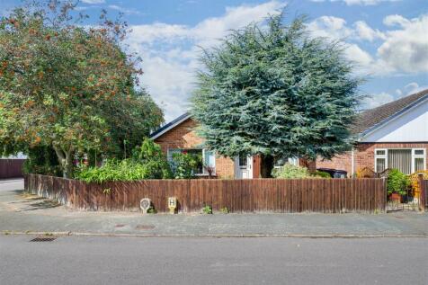 2 bedroom detached bungalow for sale