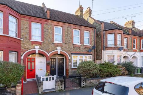 2 bedroom maisonette for sale