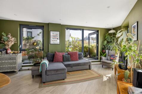 3 bedroom flat for sale