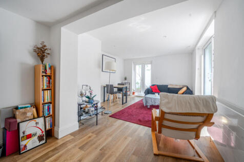 Clarence Square, Brighton, East Sussex 2 bed apartment for sale