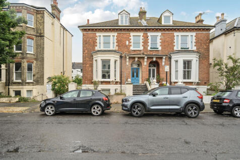 4 bedroom maisonette for sale