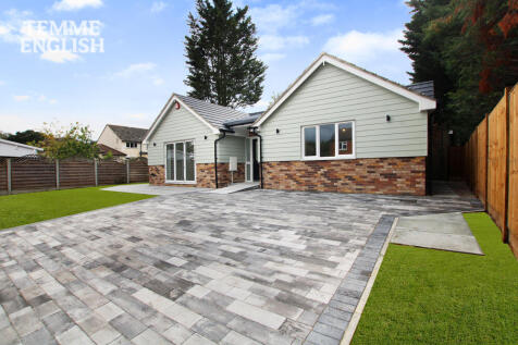 2 bedroom detached bungalow for sale
