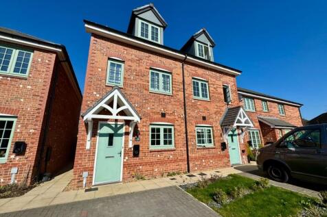 3 bedroom semi-detached house for sale