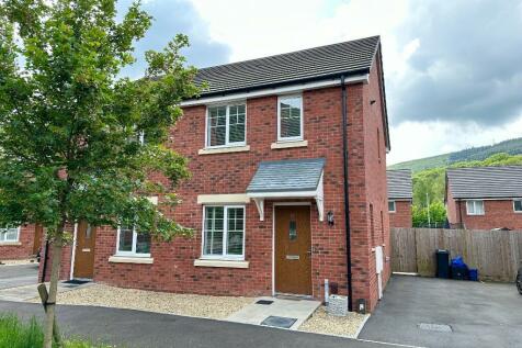 2 bedroom semi-detached house for sale