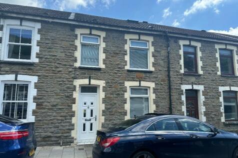 4 bedroom terraced house for sale