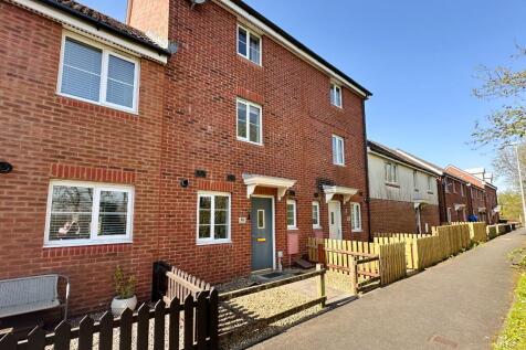 4 bedroom terraced house for sale