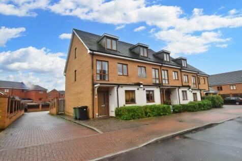 3 bedroom terraced house for sale