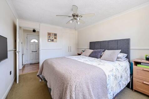Madeira Close, Basingstoke RG24 1 bed maisonette for sale