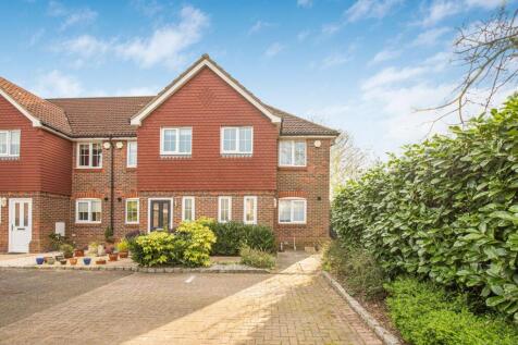 Kingswood Close, Ashford, TW15 3 bed end of terrace house for sale