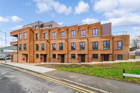 Larkshall Road, London E4 4 bed end of terrace house for sale