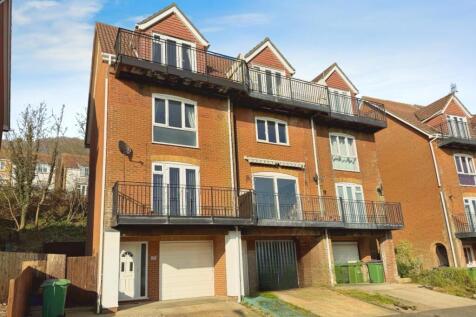 Battery Point, Hythe 4 bed end of terrace house for sale