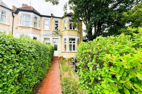 Queens Road, London, E11 2 bed flat for sale