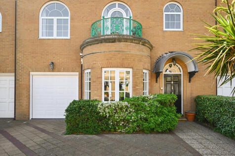 4 bedroom terraced house for sale