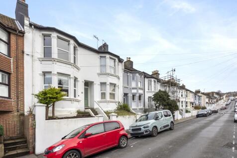 3 bedroom maisonette for sale