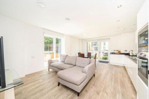 Bowen Drive, London SE7 3 bed flat for sale