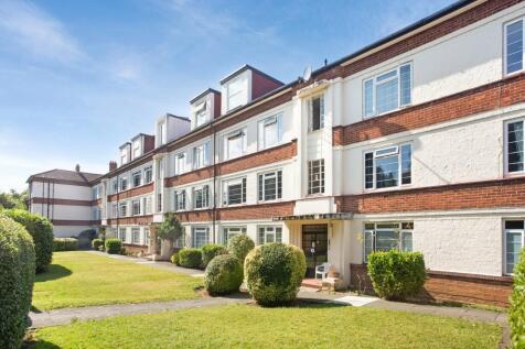 Manor Vale, Brentford, London, TW8 2 bed flat for sale