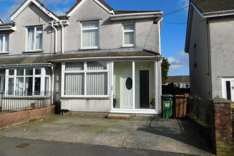 CEFN FFOREST AVENUE, BLACKWOOD... 3 bed semi