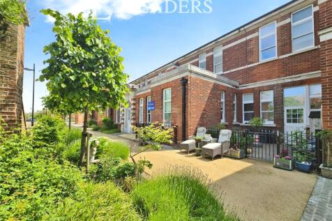 Huxley Way, Gosport, Hampshire 2 bed apartment for sale