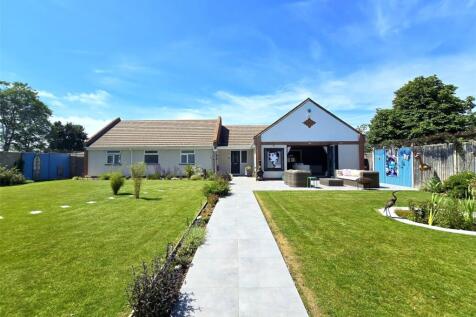 Anglesey Road, Anglesey Lodge, Gosport 4 bed bungalow for sale