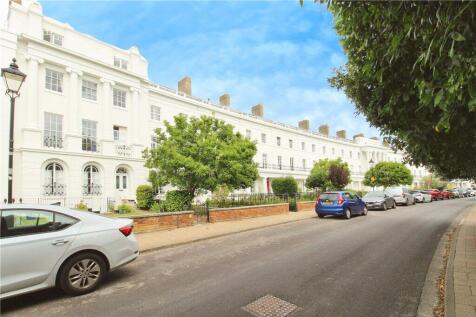 Crescent Road, Gosport, Hampshire 2 bed duplex for sale