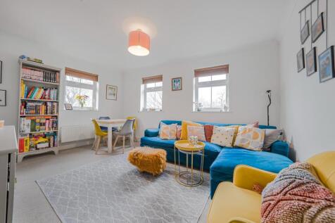 Virginia Water GU25 2 bed flat for sale