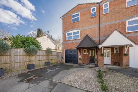 Ascot SL5 4 bed townhouse for sale
