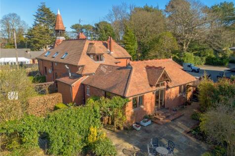 5 bedroom detached house for sale