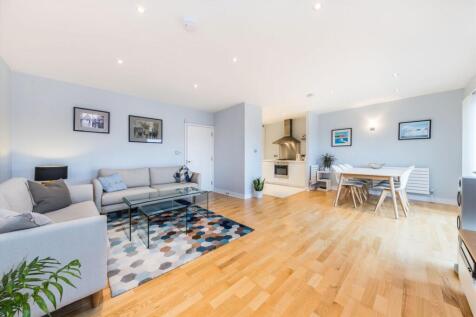 Clephane Road, London N1 3 bed flat for sale