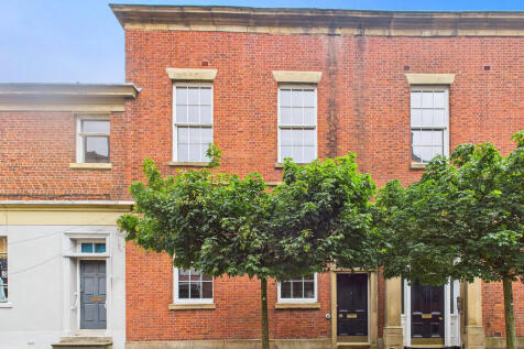 2 bedroom maisonette for sale