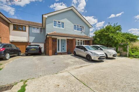 5 bedroom semi-detached house for sale
