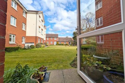 1 bedroom ground floor flat for sale