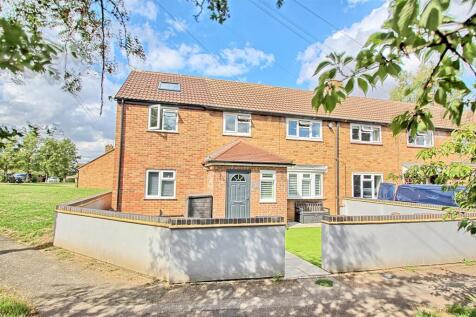 4 bedroom end of terrace house for sale