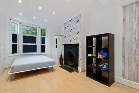 Denzil Road, London, NW10 4 bed terraced house for sale