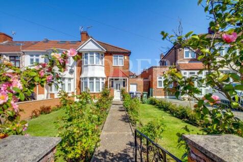 Ashcombe Park, London, NW2 3 bed end of terrace house for sale