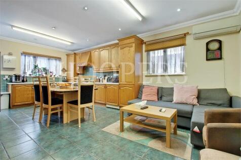 4 bedroom house of multiple occupation for sale