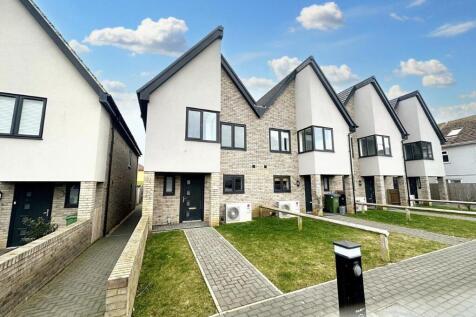 3 bedroom end of terrace house for sale