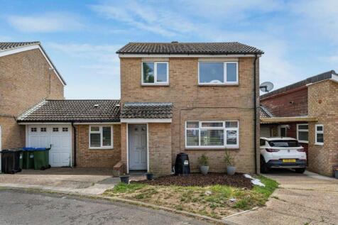 4 bedroom link detached house for sale