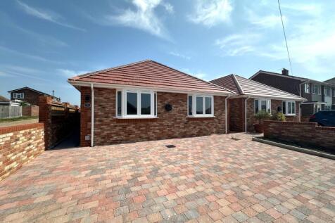 Phyllis Avenue, Peacehaven, BN10 7PN 3 bed detached bungalow for sale