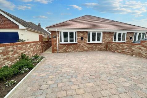 Firle Road, Peacehaven, BN10 8DB 3 bed semi