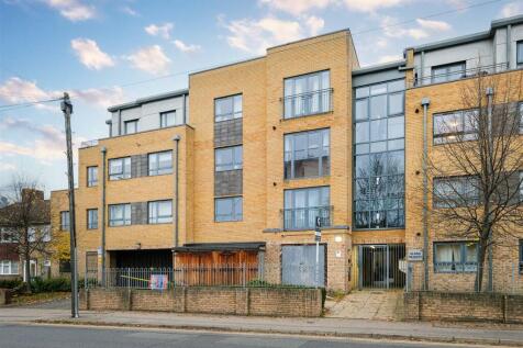 Alana Heights, North Chingford 1 bed flat for sale