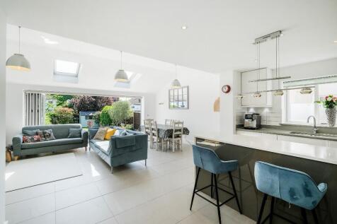 4 bedroom semi-detached house for sale